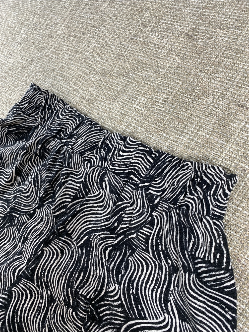 a new day black and White Wave Print Elastic Waist Athletic Shorts - Picture 13 of 13